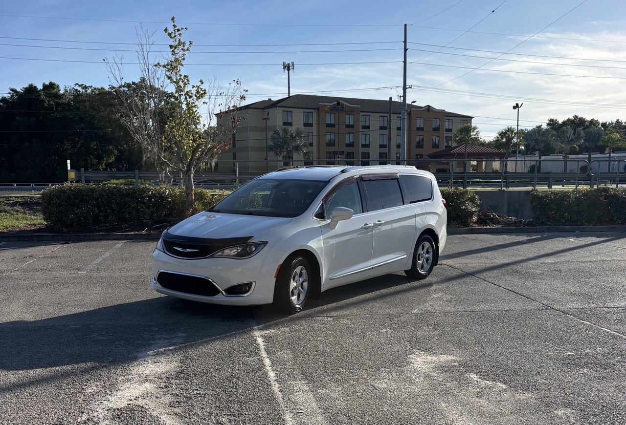 2017 Chrysler Pacifica Touring-L Plus